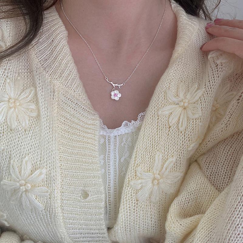 Delicate New Fashion Branches Flowers Necklace for Women Pendant Elegant Jewelry