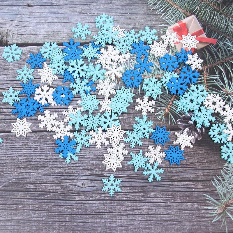 50Pcs/Set Wooden Crafts Mixed With Red White Green Snowflake Wood Chips Hollowed Out Carving Creative Christmas Home Decorations