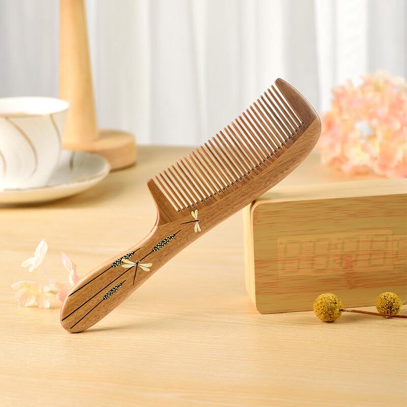 Carpenter Tan Green Sandalwood Fine-Tooth Comb