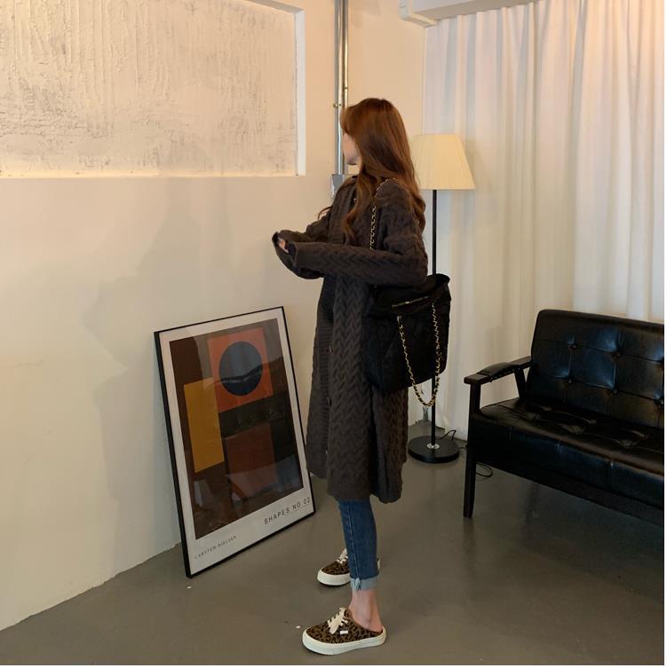 Knitted cardigan jacket women's Korean version twist autumn and winter knee versatile lazy wind loose thickened long outer sweater