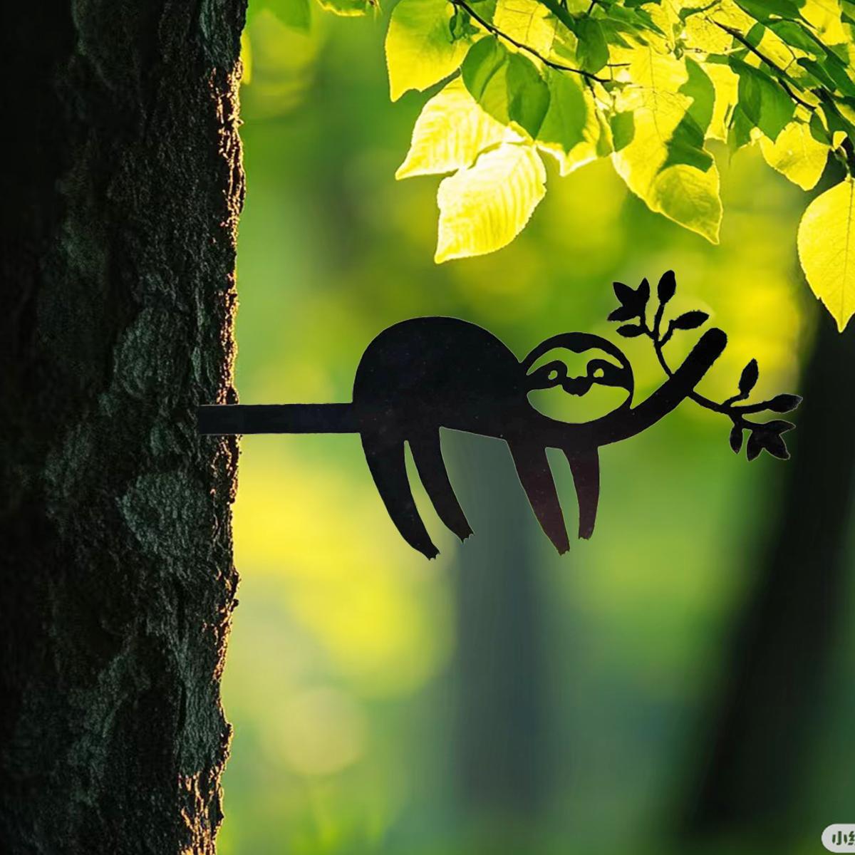 

1Pc Iron Sloth Fence Decoration, Sloth Gift for Women, Can Be Used for Courtyard Trees, Gardens, Garden Piles, Fence Decoration.