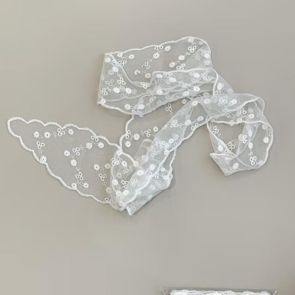 

Fashionable Small Green Plaid Tote Bag Stylish Handheld Commuter Bag For Women Lace White Flower