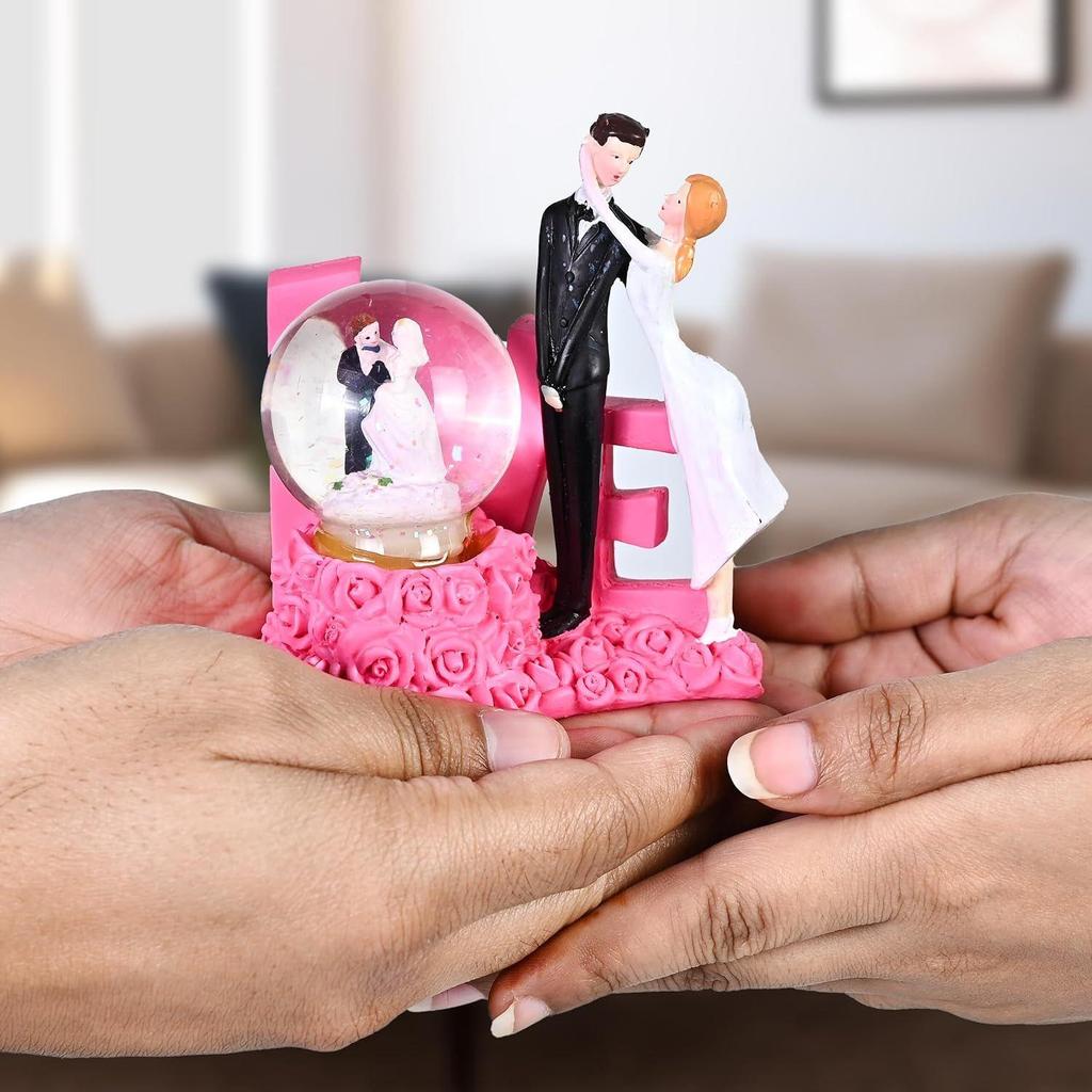 Couple – Couple Romantique Boule de Verre Miniature Statue Pièce d'Exposition, Cadeau de Mariage Parfait pour les Couples, Mari & Femme