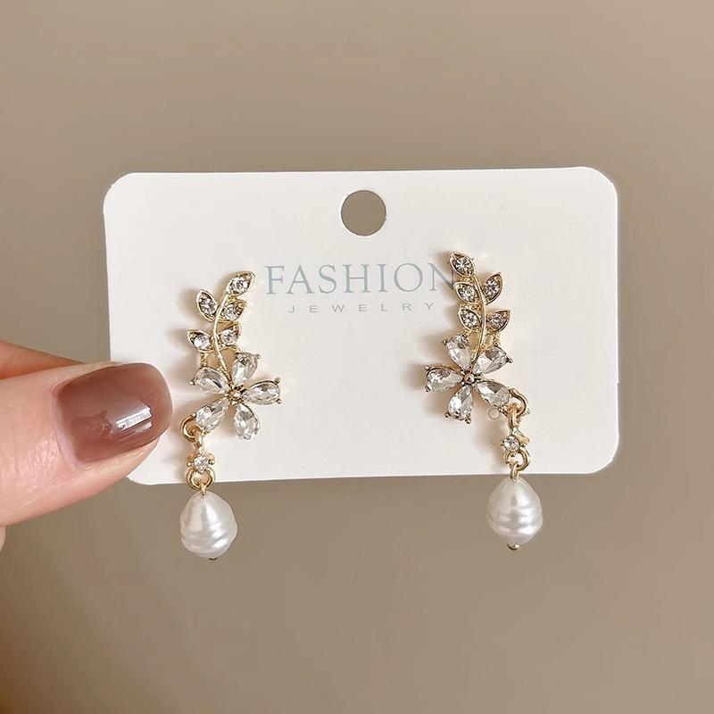 

2024 Trendy New Crystal Leaf Hanging Earrings Imitaiton Pearl Ball Pendants Women s Dangle Earrings Sweet Flower EarZircon