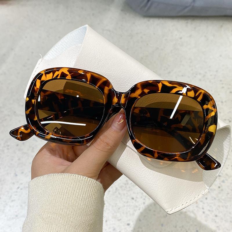 Women Sunglasses Trendy Vintage Round Female Shades Eyewear Fashion Popular Ins Simple Retro Sun Glasses for Lady