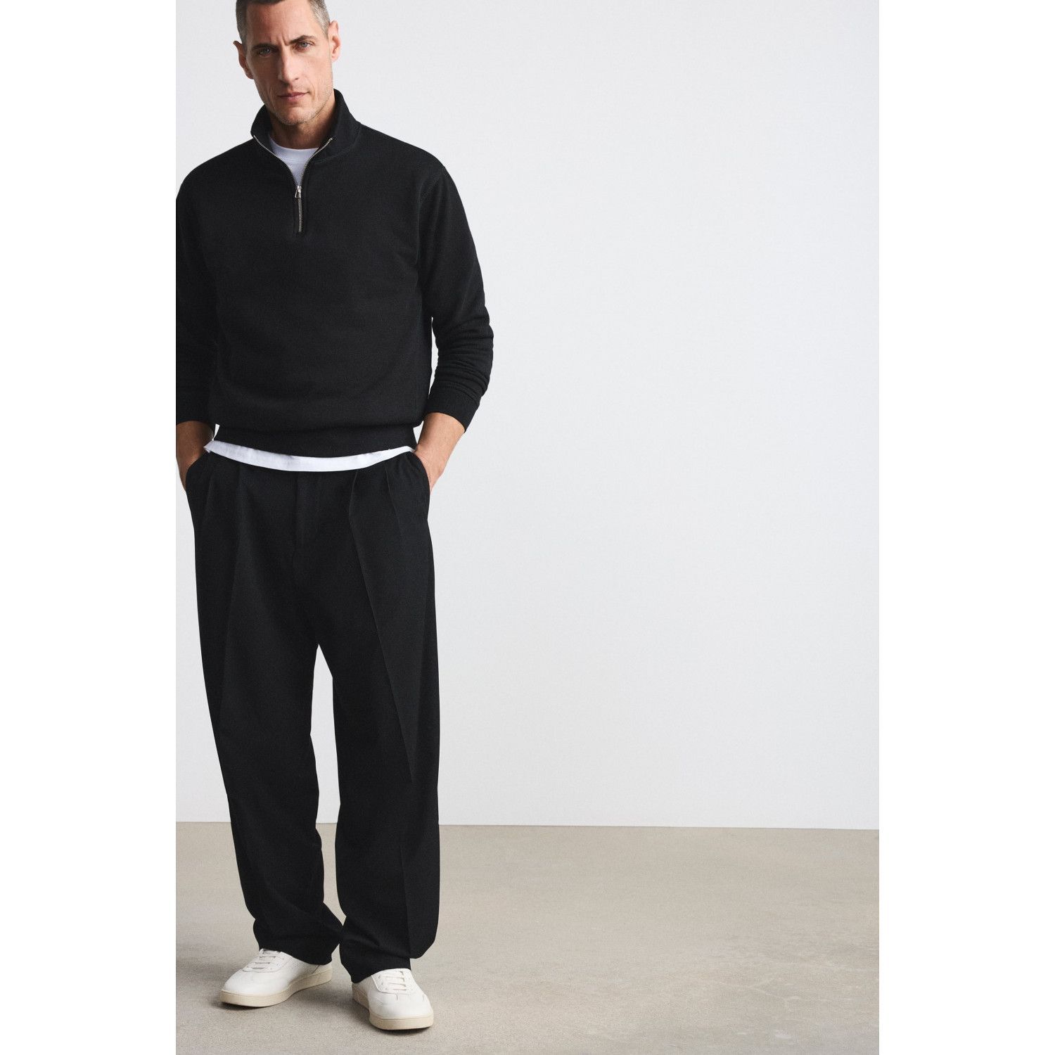 

SWEATSHIRT WITH ZIP COLLAR