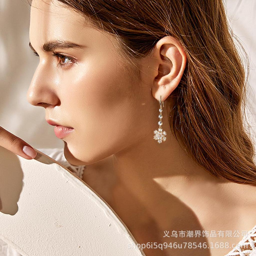 Snowflake Ear Hooks: Exquisite, Versatile Christmas Earrings for a Fresh, Elegant Look