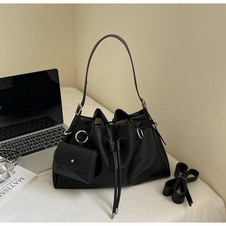 New Niche Pleated Shoulder Bag Lazy Wind Light Underarm Bucket Bag Large Capacity Messenger Bag Women