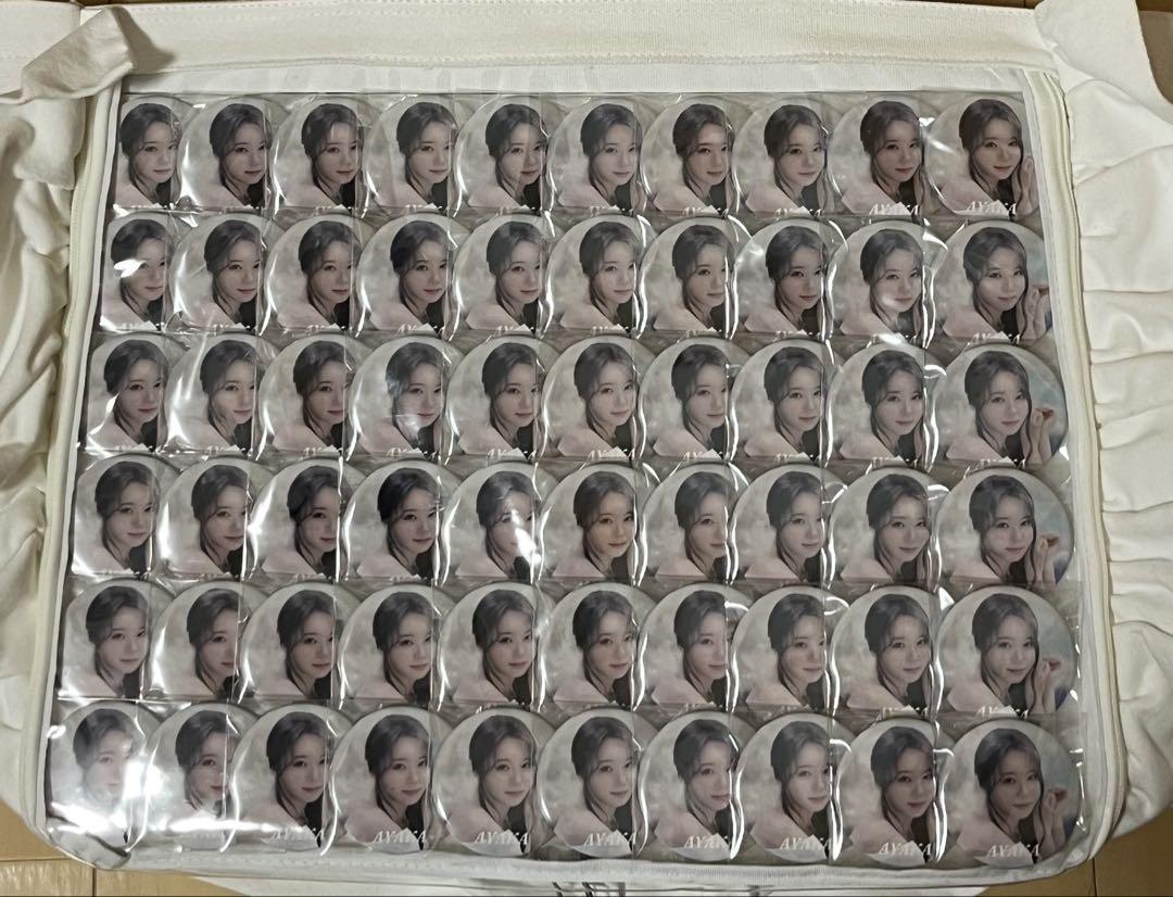 

[USED] NiziU Ayaka AWAKE Can Badge 60 pieces Ita Bag