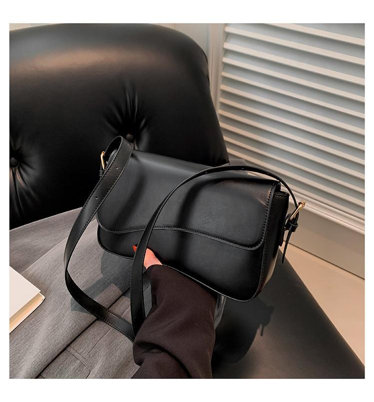 Stylish Urban Minimalist Small Square Pu Shoulder Bag With Magnetic Flap 2023