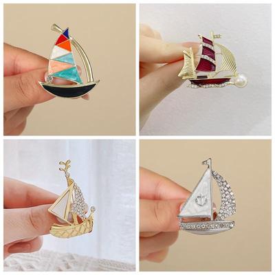 Broche de Velero Esmaltado con Perlas Vintage - Elegante Accesorio para Ropa de Mujer