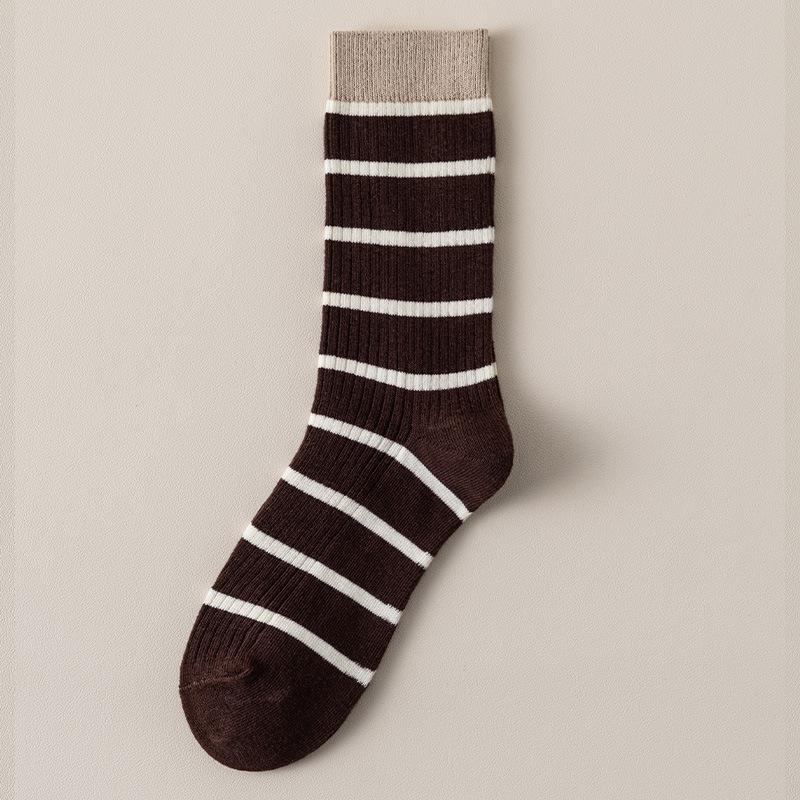 

Женские носки средней длины с принтом Love Letter в полоску — кофейные и контрастные цвета, универсальные, удобные, дышащие Stripes, One Size коричневый