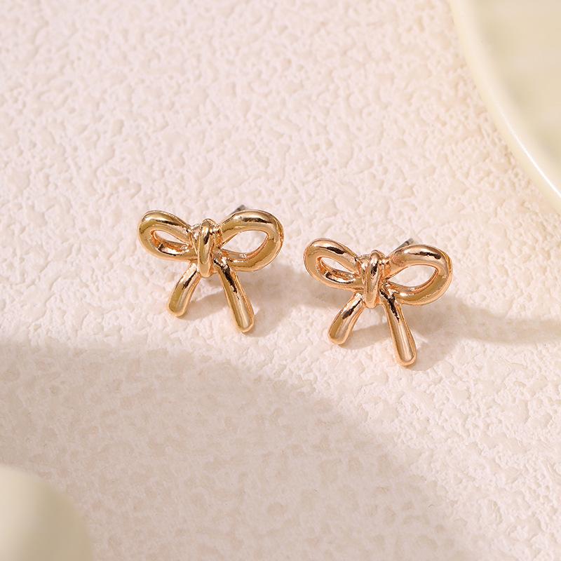 Akcesoria niszowe kolczyki sztyfty z metalową kokardką ins eleganckie modne wszechstronne kolczyki kobiety