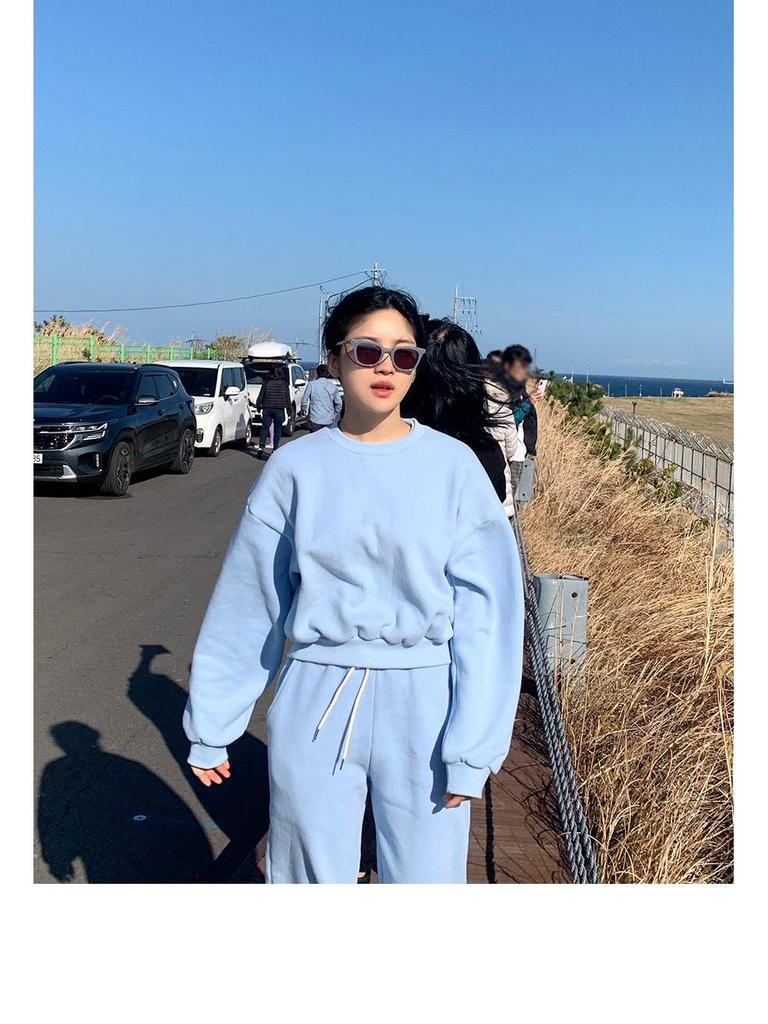 2025 Korean-Style Women’s Trendy Velvet Sweatshirt & Jogger Set – Comfy Casual Sportswear for Fall & Spring