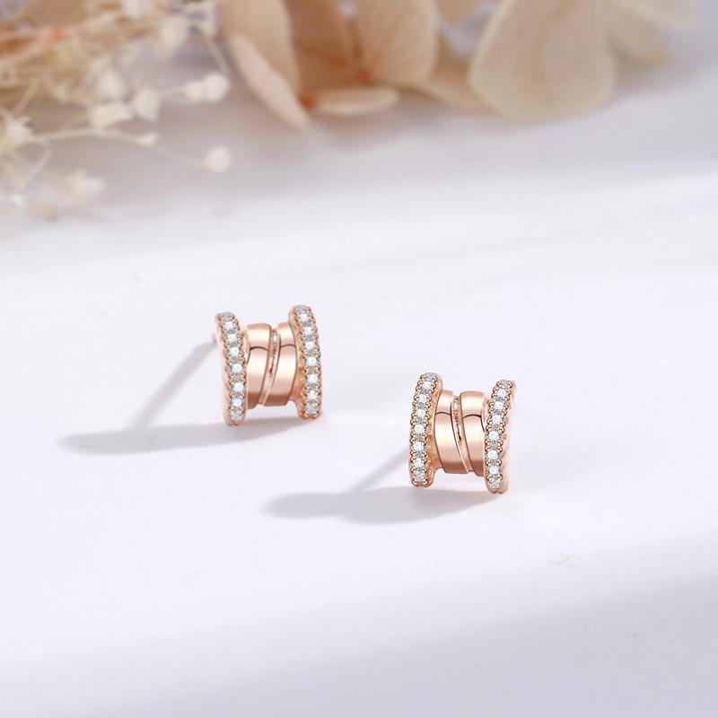 Small Waist Stud Earrings Female Korean Version Versatile Diamond Earrings Simple Small Ear Jewelry