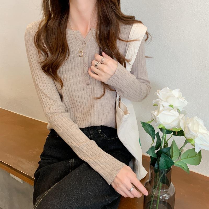 Spring slim-fitting and thin round neck button-down long-sleeved knitted sweater for women's commuting inner sweater base