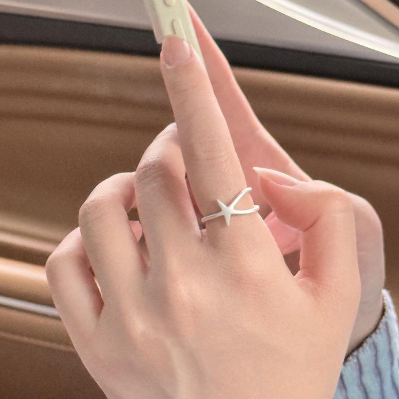 Elegant Starfish Ring: Fresh, Sweet & Versatile Women's Fashion Jewelry - Exquisite Light Luxury Trend.