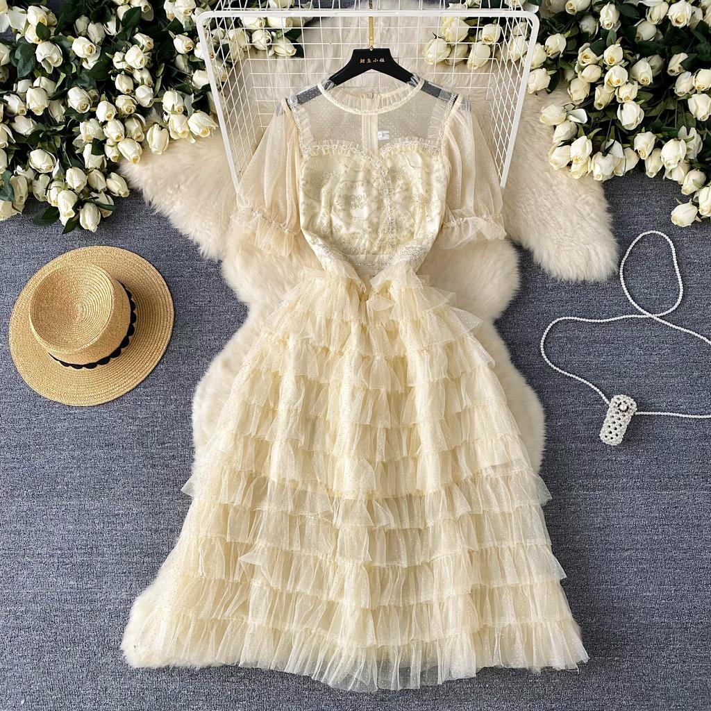 Letní dámské elegantní výšivky s květinovým vzorem a síťovanými šaty na dort