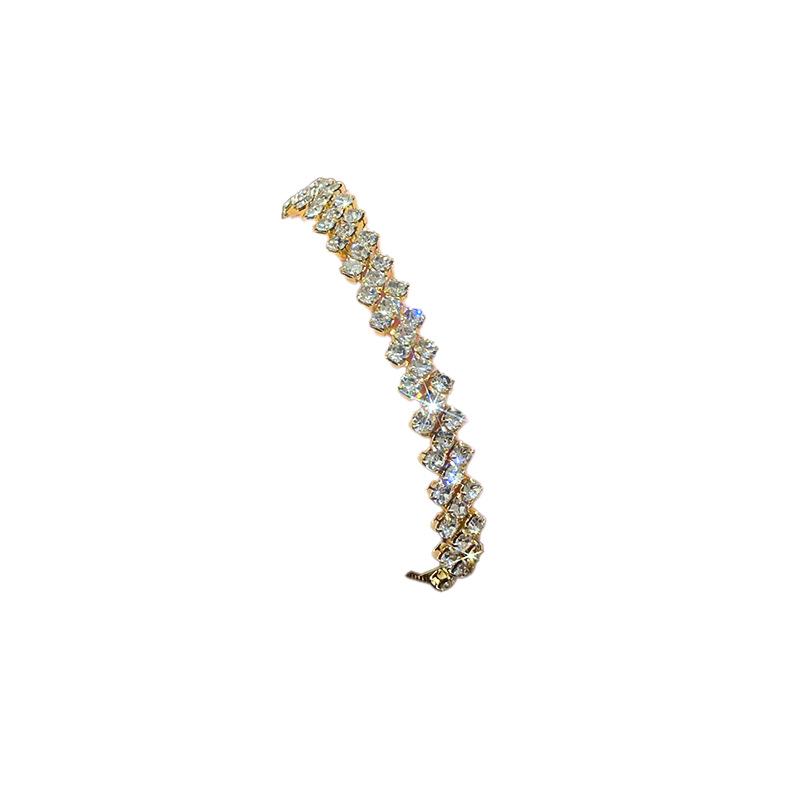 Flashy Diamond-Studded Geometric Bracelet - Elegant, Luxury Fashion Bangle for Women