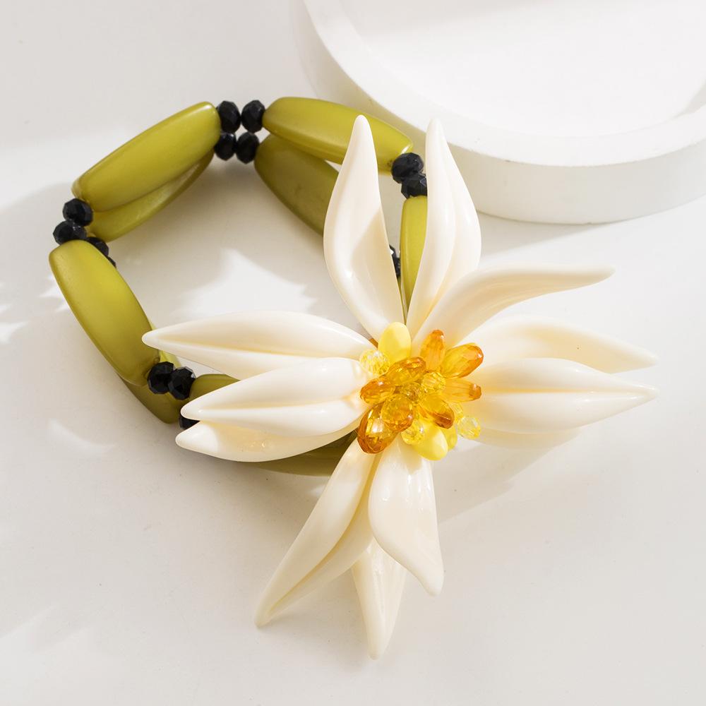 

Floral Stud Earrings and Bracelet with Double-layered Overlapping Design. New Style Beach Accessories. Hand bracelet