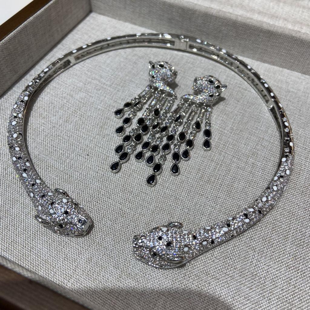 2025 Nuovo alla moda set di gioielli di lusso leggero con collana a girocollo orecchini incastonati di zirconi per donna