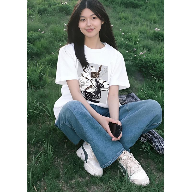 

2025 A/W Women s Petite Floral Embroidery T-shirt - Elegant Casual Top Small белый
