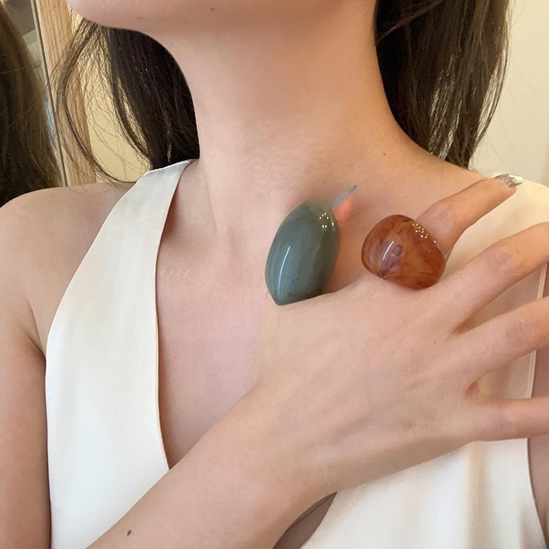 Resin smudged oval ring, fashionable and simple temperament, index finger ring, temperament, versatile, high-end, niche jewelry.