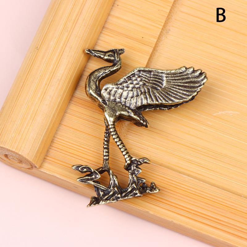 

Elegant Brass Flying Crane Figurine Vintage Style Animal Home Decor Office Gift Detailed Feathers Comb Table Ornament Tea Pet B