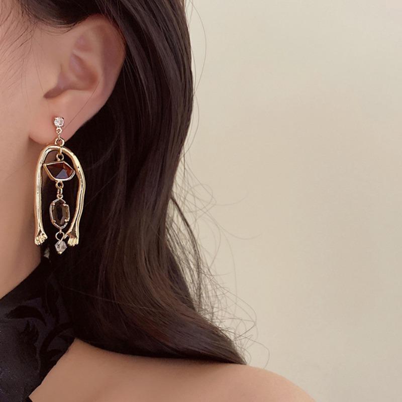 French Retro Art Abstract Style Drop Earrings for Women Fashion Asymmetrical Design Korean Version Personality Earrings Jewelry