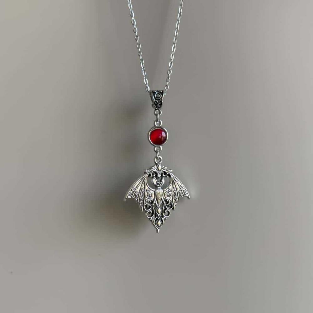 Gothic Punk Hollowed-out Black Vampire Bat Red Crystal Pendant Necklace for Men Women Halloween Party Jewelry Accessories Gifts