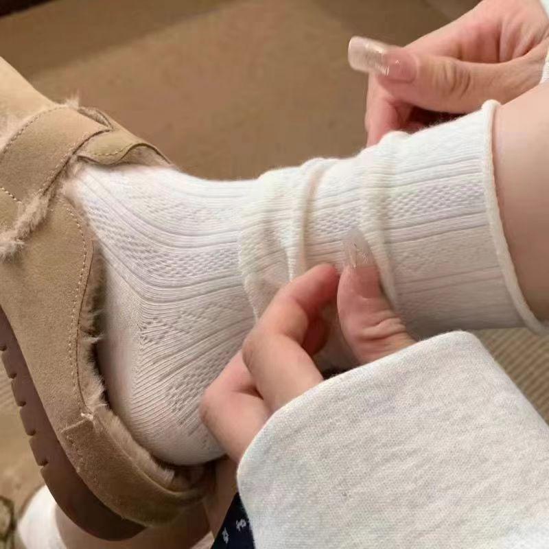 

Women s Mid-calf Socks for Spring and Summer, Thin Black and White, Retro Cream Style, Rolled-up Diamond-shaped Postpartum Socks 1 pair білий