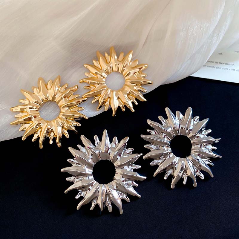 Exaggerated Metal Hollow Sun Flower Earrings for Women Vintage Irregular Smooth Earrings Unique Party Jewelry Accessories