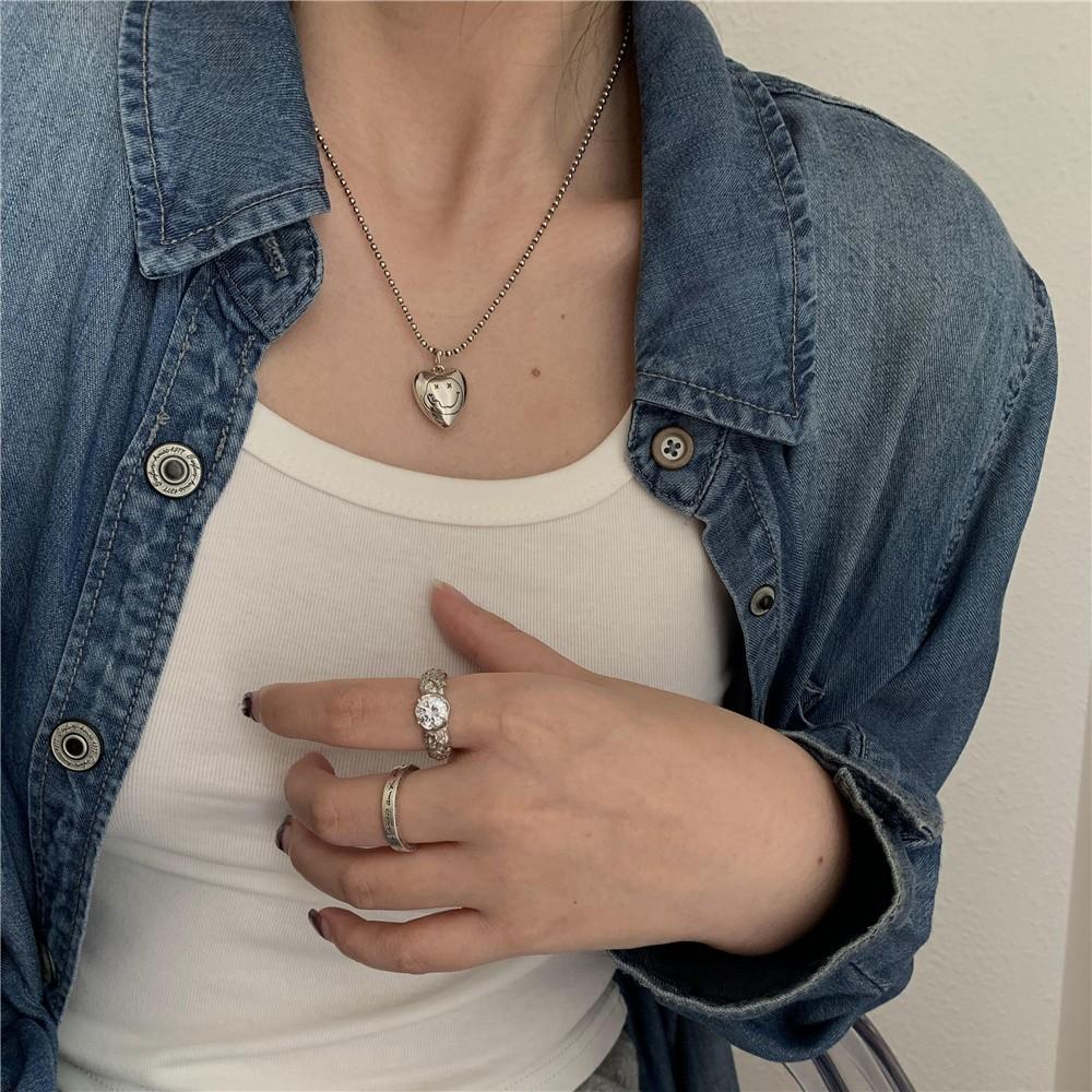 Colier cu Mărgele Rotunde Tridimensionale cu Față Zâmbitoare Drăguță, Temperament Stil Rece, Sens de Design de Nișă, Lanț pentru Claviculă