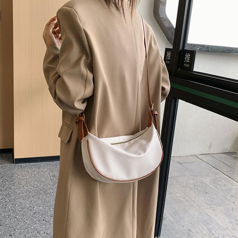 Simple Big Bag for Women New Trendy and Fashionable Large Capacity Shoulder Bag Lightweight Casual Sports Crossbody Bag