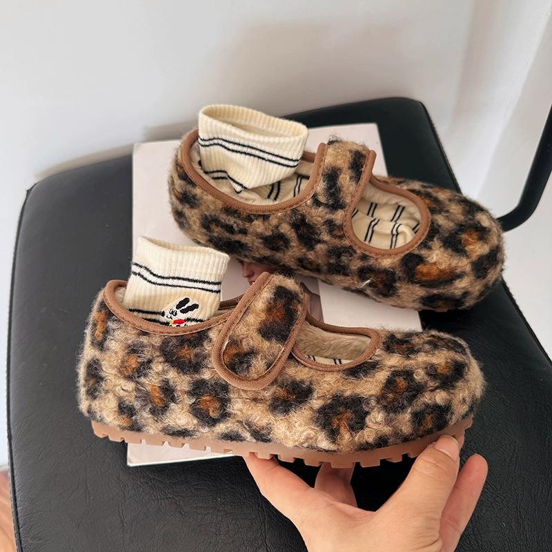 Hässliche und niedliche Mary Jane Schuhe mit Leopardenmuster aus flauschigem Material für Damen zum Tragen im Herbst und Winter, Retro-Samt-Bohnen-Baumwollschuhe mit flachem Boden