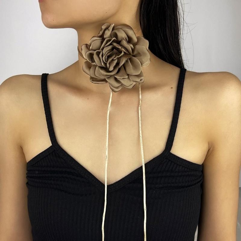 Stylish Rose Blossom Necklace Simulation Flower Neckchain Women Girls Collarbone Chain Eye Catching Choker Accessory