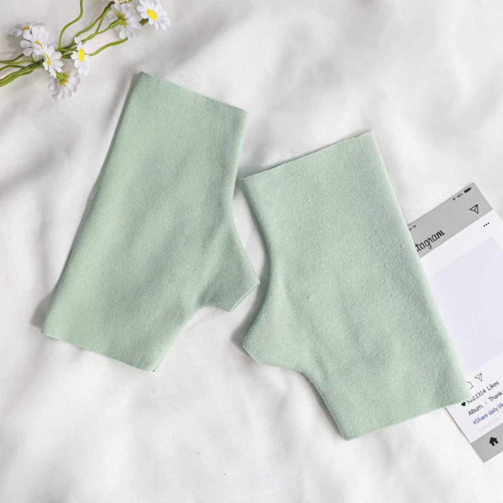 Unisex Half-Finger Heated Gloves for Typing, Cycling, and Manicures – Touchscreen Compatible for Autumn and Winter