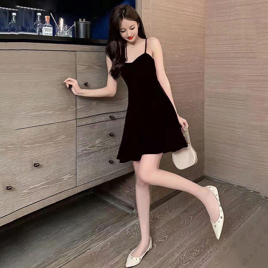 

Black dress women s inner cover with bottom and thin suspender a word short skirt Hepburn small black dress small short skirt summer S