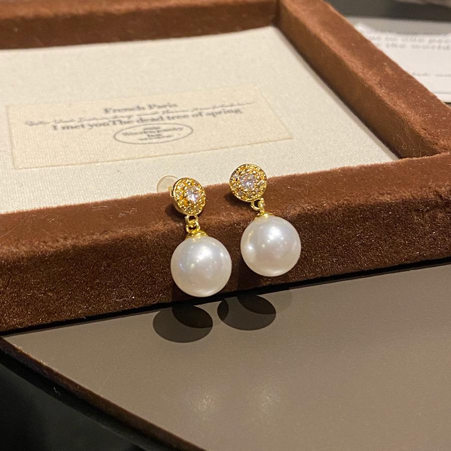 Elegant French Imitation Pearl Earrings for Women - Versatile, Fashionable, High-End, and Exquisite Trendy Drops with a Sweet Temperament.