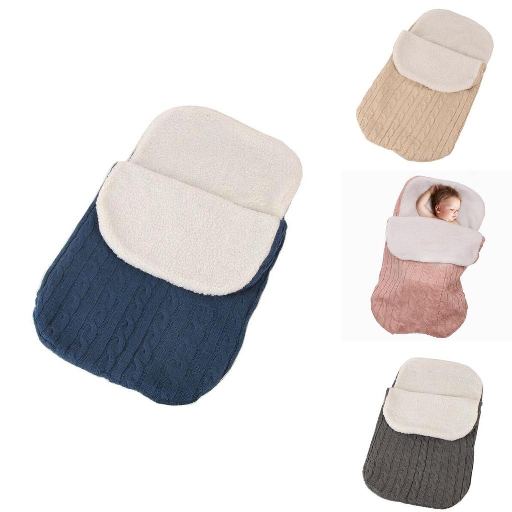 Weicher und warmer Babyschlafsack, ideal für Kinderwagen und Autositze