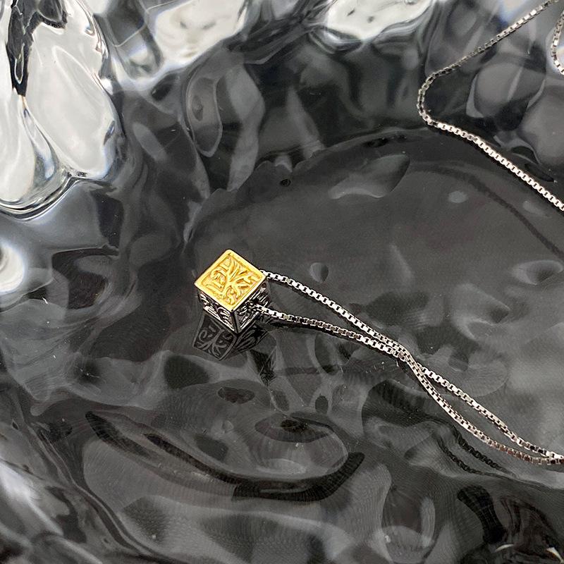 

Контрастное квадратное ожерелье с узором из травы Тан с легким роскошным ощущением китайского стиля, ретро-цепочка на ключицу