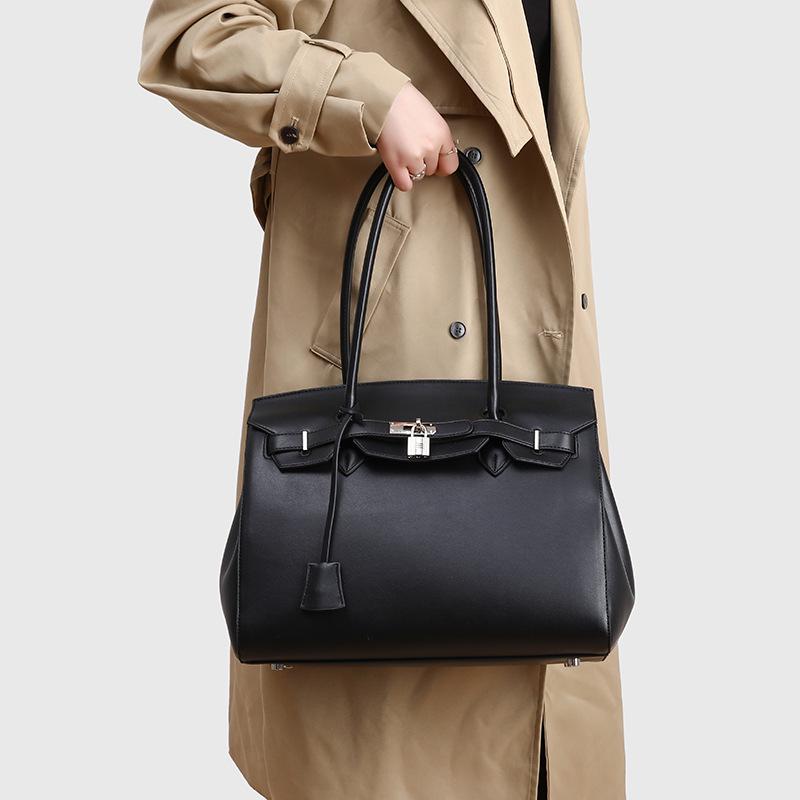 

Сумка-тоут платинового цвета с большой вместимостью через плечо и через плечо, весна/лето 2025 г.