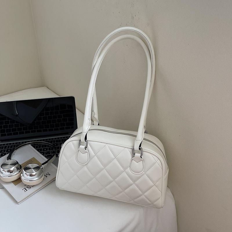 

Korean version of niche bag women s 2025 summer new diamond portable tote bag fashion commuter shoulder armpit bag