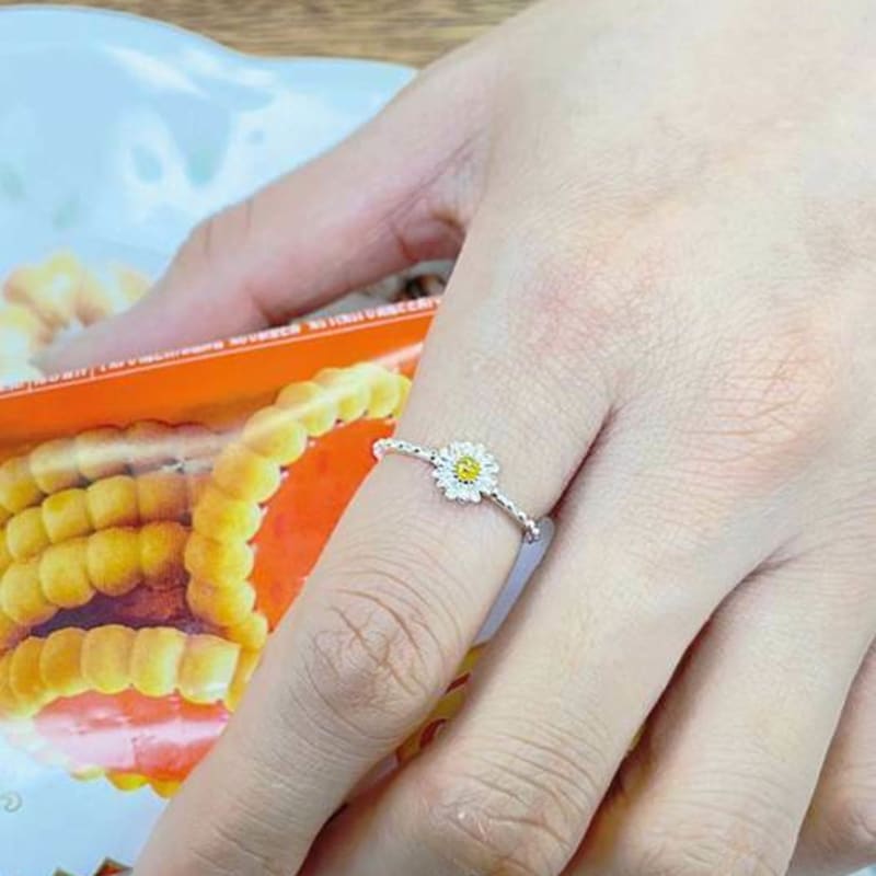 Ollia Natural Rough Diamond Daisy Blossom Silver Ring