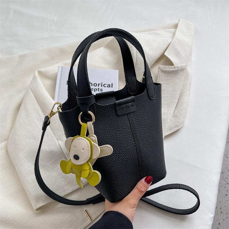 High-end Small Bag Women's New Fashion Versatile Vegetable Basket Portable Bucket Bag Textured Messenger Bag