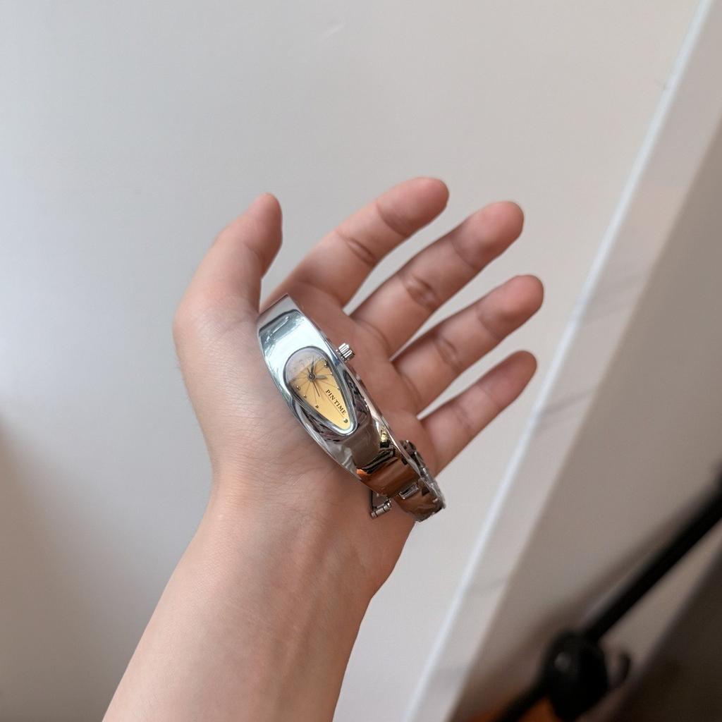 Millennium Style Alien Waterdrop Watch Retro Trend Niche Unisex Personalized Vintage Waterproof Bracelet Watch Fashion Versatile