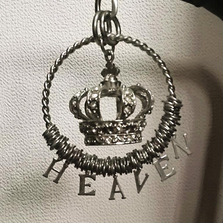 

[USED] Y2K, Achieve, Host, K-Pop and Diablo/Crown Keychain