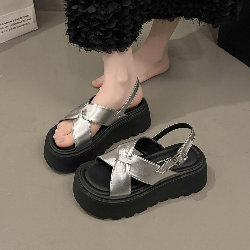Muffin thick sole heightening Roman sandals women's 2025 new summer wear with skirt small beach shoes