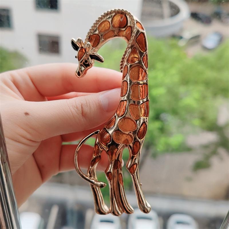 Elegant Flamingo Crystal Brooch: Cute Animal Pin for Coats or Jackets