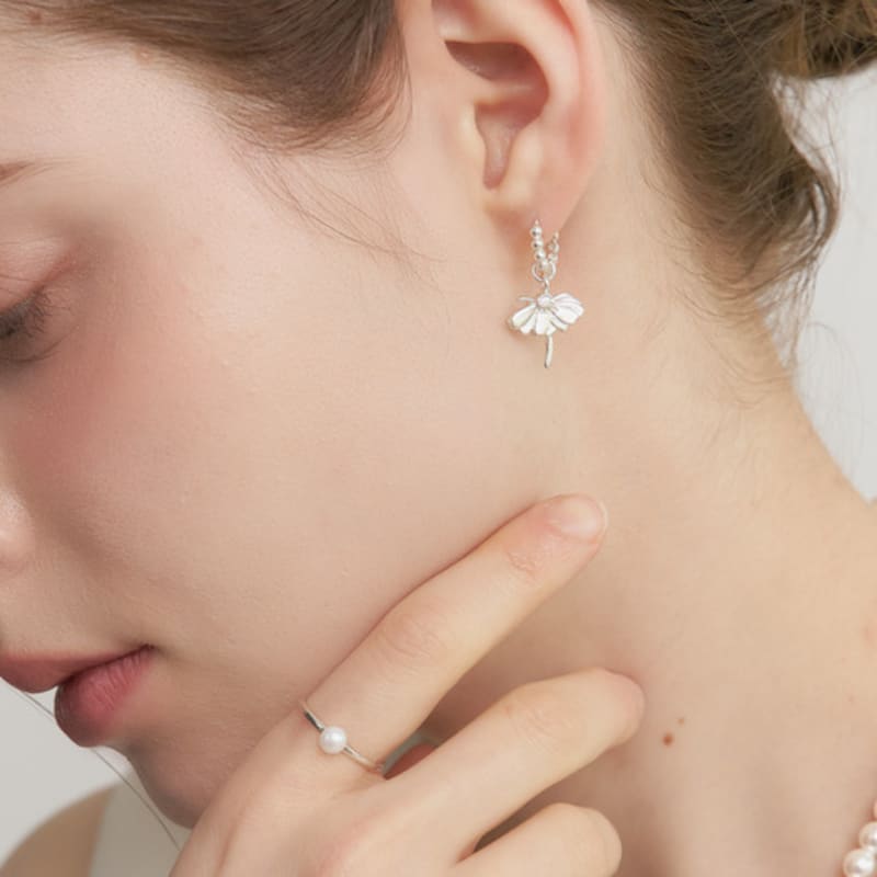 UNI.J [Cotidiano]Dots Signature Flower Silver Earring Ie407